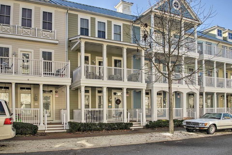 4-Story Family Townhome - Walk To Beach! - LBG 2