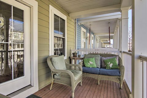 4-Story Family Townhome - Walk To Beach! - LBG 1