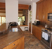 735 Bleeker St E 735 203105-7931 Townhouse