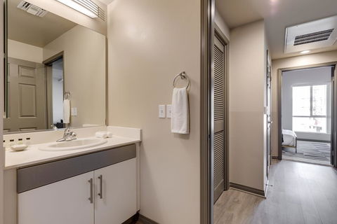 Abode Marina Del Rey 2-Bedroom +Pool/Gym/Spa - LBG 0
