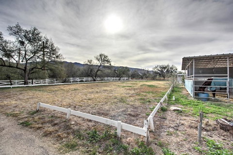 Balcony Studio Suite On Tucson Equestrian Estate! - LBG 2
