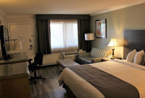 Best Western Plus Orange County Airport North - LBG 1