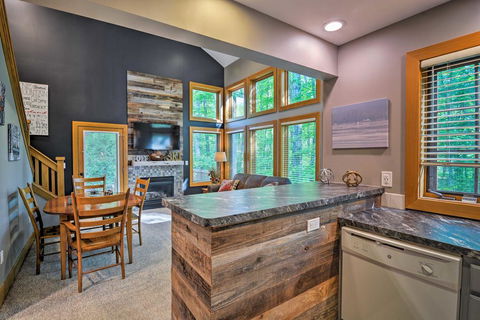 Boyne Falls Home - Walk To Ski Resort & Fairways! - LBG 3