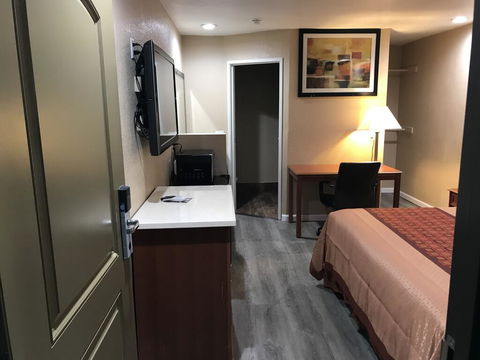 Budget Inn Motel - LBG 1