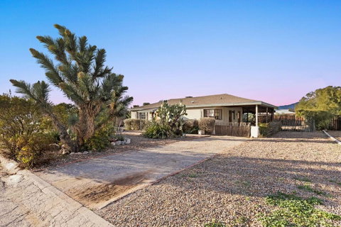 Cactus Garden Cottage 2BR By Casago - LBG 3