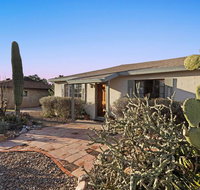 Cactus Garden Cottage 2BR by Casago