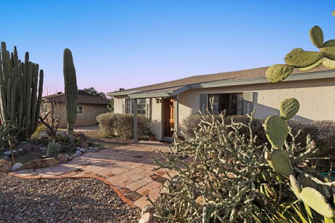 Cactus Garden Cottage 2BR By Casago - LBG 0
