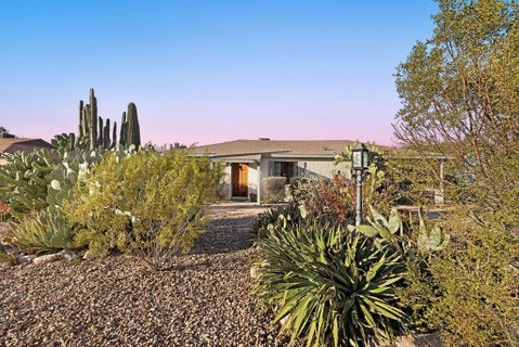 Cactus Garden Cottage 2BR By Casago - LBG 2