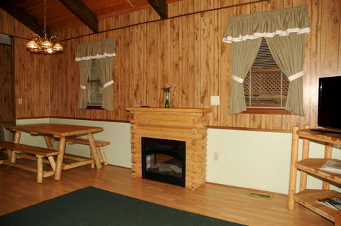 Carolina Landing Camping Resort Deluxe Cabin 6 - LBG 3