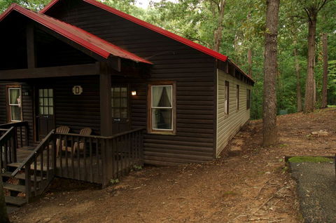 Carolina Landing Camping Resort Deluxe Cabin 6 - LBG 0