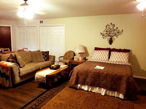 Charming Downstairs Unit - LBG 3