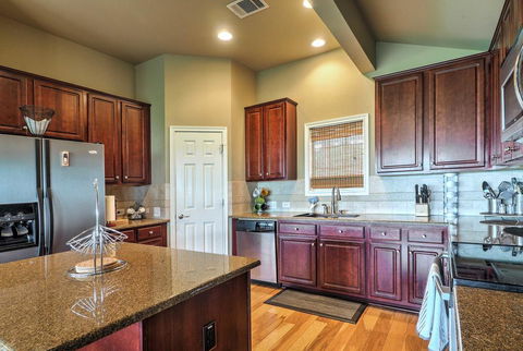 Charming Home With Views Of Lake Travis Near Marina! - LBG 0