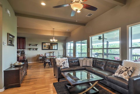 Charming Home With Views Of Lake Travis Near Marina! - LBG 3