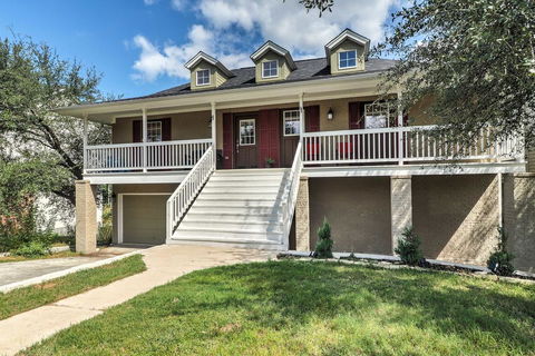 Charming Home With Views Of Lake Travis Near Marina! - LBG 2