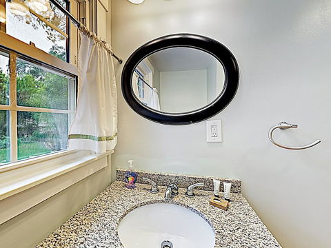 Chic Coastal Home W/ Large Backyard, Near Beach Home - LBG 1