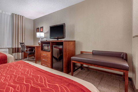 Comfort Inn & Suites Hays I-70 - LBG 2