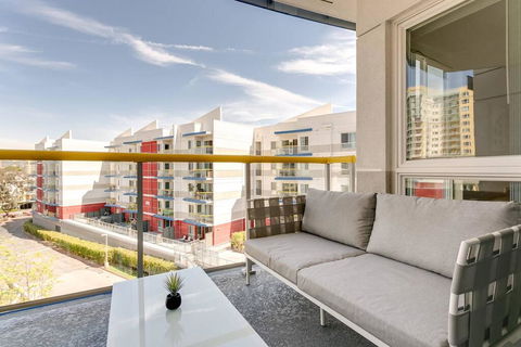 Comfy Retreat Steps To The Beach! Pool Gym - LBG 1