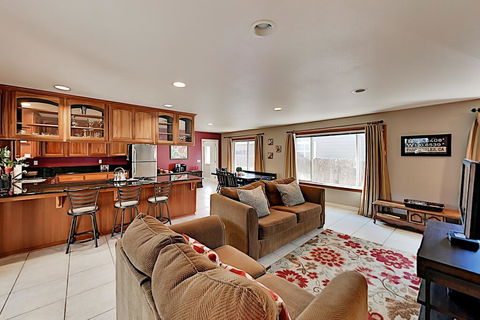 Contemporary Wine Country Home Near Downtown Home - LBG 0