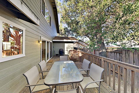 Contemporary Wine Country Home Near Downtown Home - LBG 3