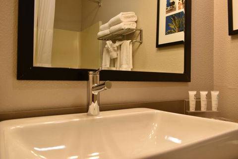 Country Inn & Suites By Radisson, Kenosha, WI - LBG 1