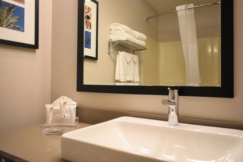 Country Inn & Suites By Radisson, Kenosha, WI - LBG 2