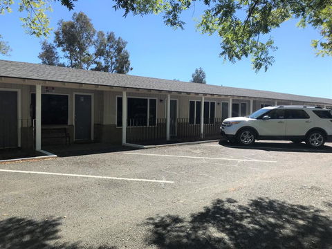 Dahl's Motel - LBG 3
