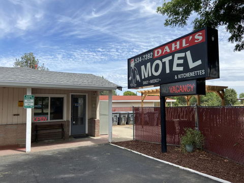 Dahl's Motel - LBG 0