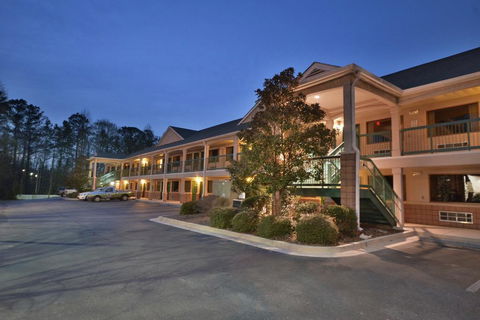 Days Inn & Suites By Wyndham Peachtree City - LBG 1