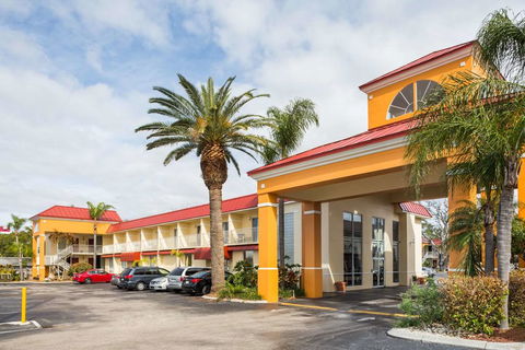 Days Inn & Suites By Wyndham Port Richey - LBG 0