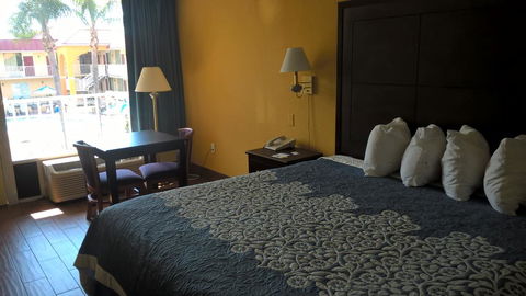 Days Inn & Suites By Wyndham Port Richey - LBG 1