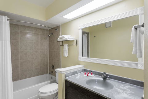 Days Inn & Suites By Wyndham Port Richey - LBG 3