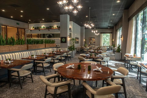 DoubleTree By Hilton Santa Ana - Orange County Airport - LBG 2