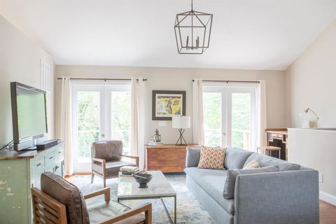 Downtown Charlottesville Carriage House - LBG 0