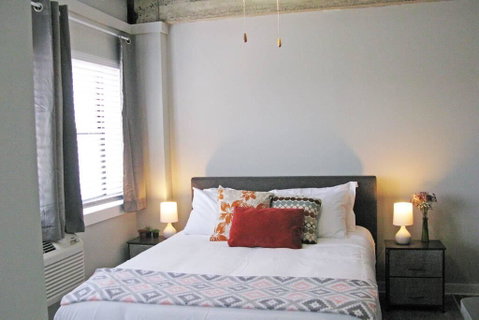 DOWNTOWN New Modern Loft With Full Kitchen, Gym, Rooftop Terrace - LBG 3