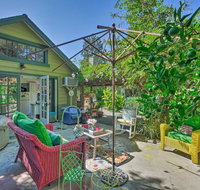 Downtown Orange Cottage w/ Garden Hot Tub