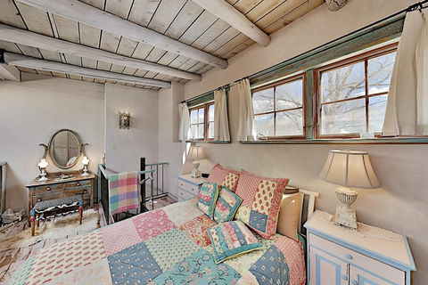 Downtown! Red Hawk By Inger Jirby - Steps To Plaza Duplex - LBG 3