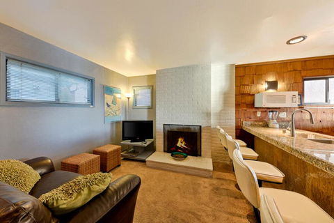 DP-157AB - Beachfront Family Retreat - LBG 1