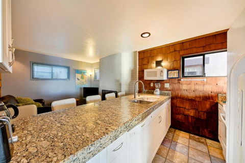 DP-157AB - Beachfront Family Retreat - LBG 3