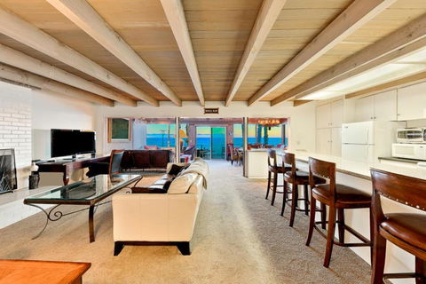 DP-157AB - Beachfront Family Retreat - LBG 2