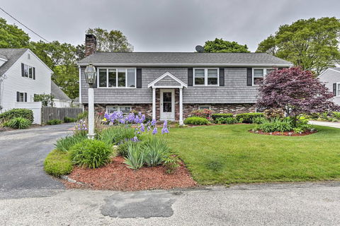 East Falmouth Home - 3-Min Walk To Private Beach! - LBG 1