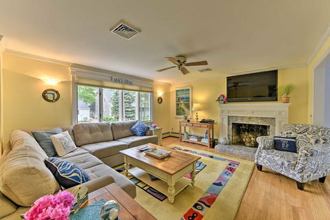East Falmouth Home - 3-Min Walk To Private Beach! - LBG 0