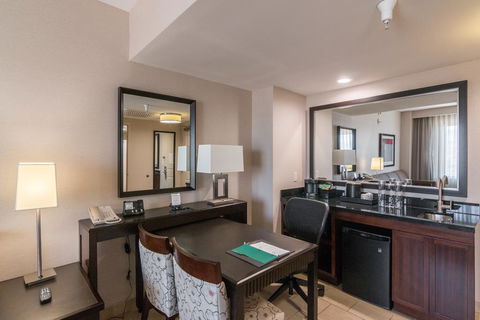 Embassy Suites Palmdale - LBG 3