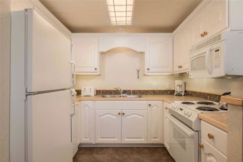 Four Seasons II Condominiums - LBG 3