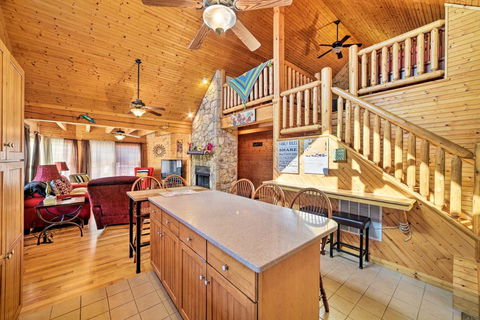Garnerland In Luray Pet-Friendly Log Cabin With Porch - LBG 1
