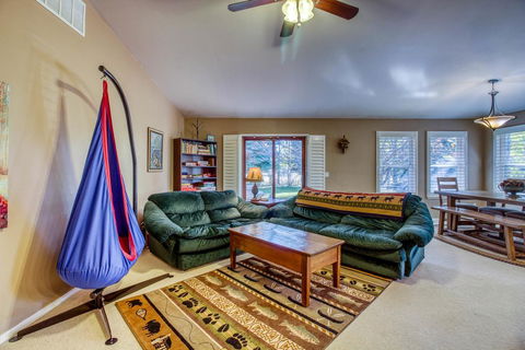 Getaway On Mariposa - LBG 1