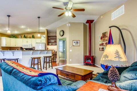 Getaway On Mariposa - LBG 2