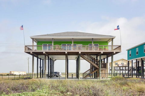 Gilchrist 'EZ Street Beach House' With Gulf-View Deck - LBG 1