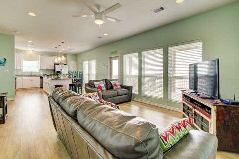 Gilchrist 'EZ Street Beach House' With Gulf-View Deck - LBG 2