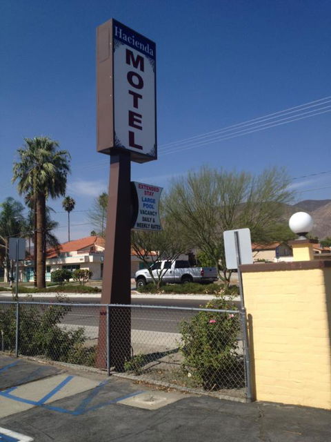 Hacienda Motel - LBG 3