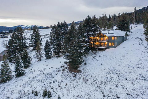 Hillside Hideaway - LBG 0